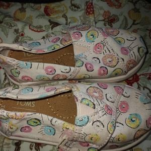 Sz 6 Toddler Toms Donut Shoes